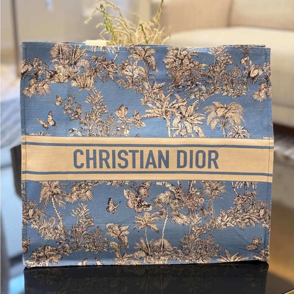 Dior Beauty Cosmetics Gift Tote - Picture 2 of 9